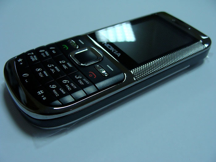 Мобильный телефон магнитогорск. Нокиа кнопочный 2023. Сотовый смартфон кнопочный. Нокиа в металлическом корпусе. Nokia металлический корпус.